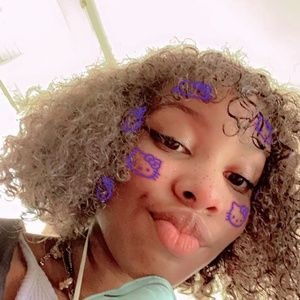 Meet your Posher, Leilank